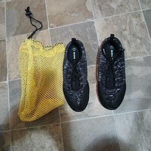 Wave Zone Beach Shoes Water Shoes With Yellow Bag Size 7 Women